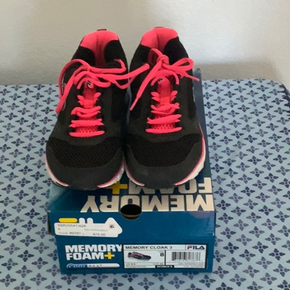 BRAND NEW Fila tennis shoes